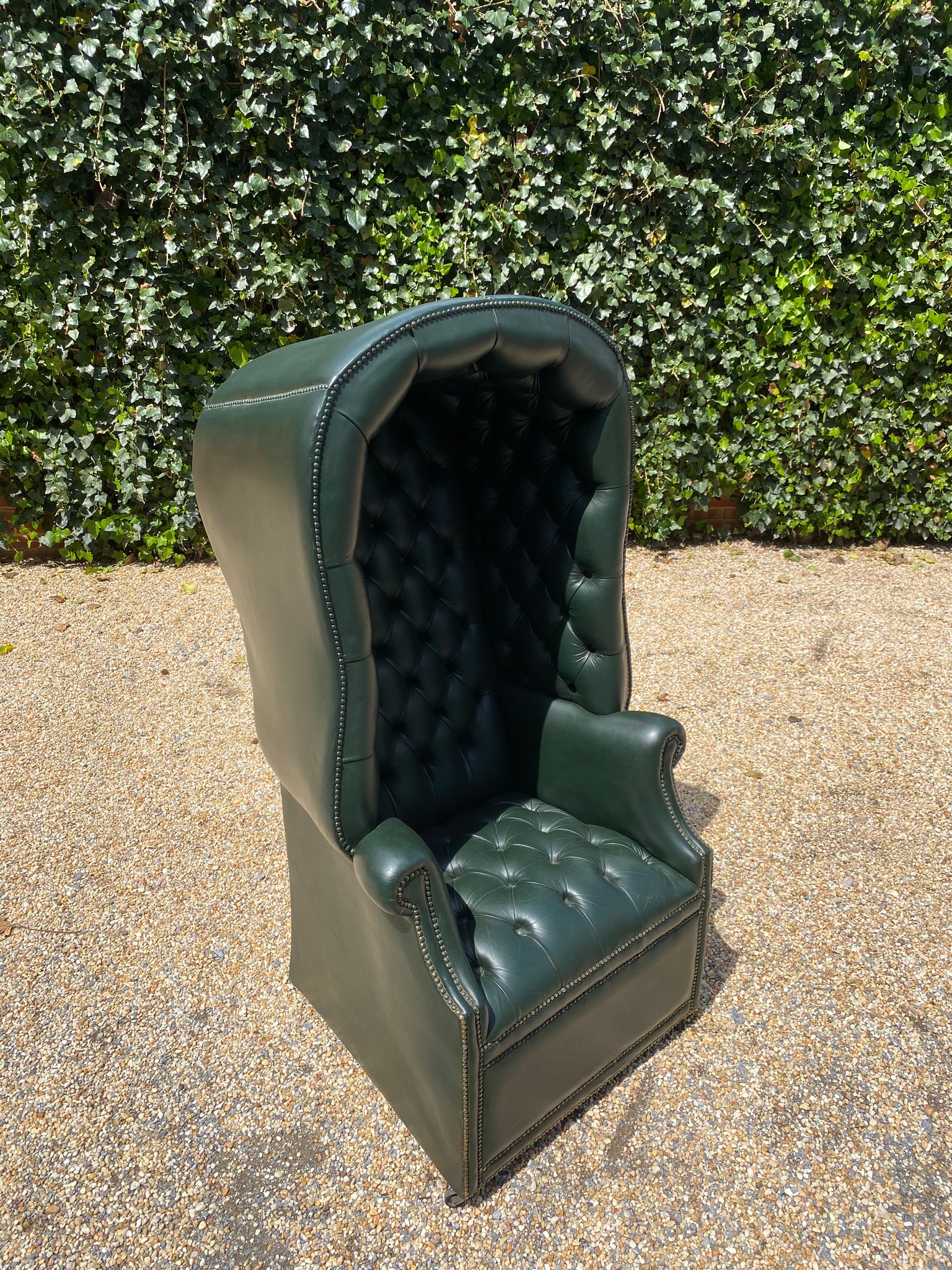 The Queen - Chesterfield Canopy Chair