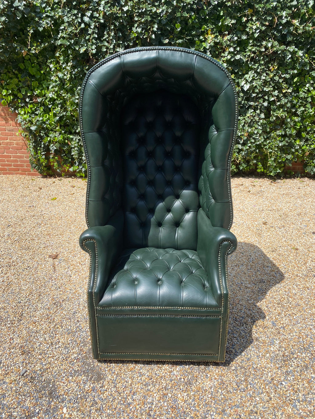 The Queen - Chesterfield Canopy Chair