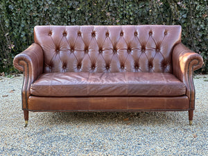 Molly - Tufted Loveseat